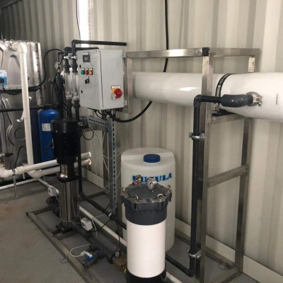 FOTOS: Así avanza la instalación de los urgentes hospitales móviles