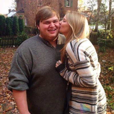 Esta bella chica defendió a su novio cuando Internet se burló de él