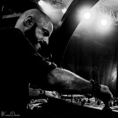 Frank Caba, el DJ hondureño que contagia con su música electrónica