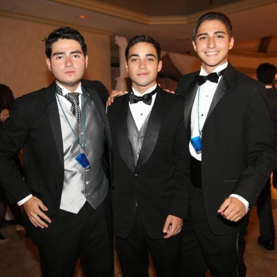 Glamour en la fiesta prom de la Americana