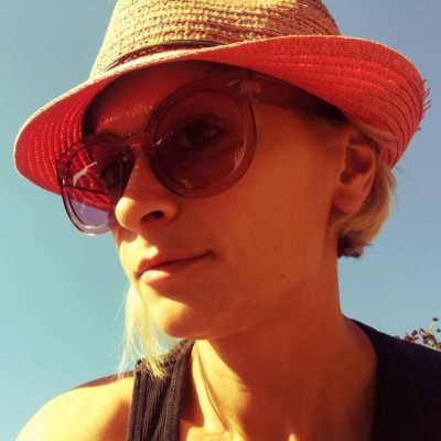 Ella era Halyna Hutchins, estrella de la fotografía que Alec Baldwin mató por accidente