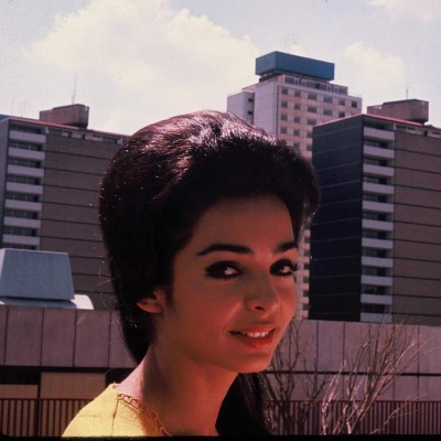 Ana Martín se convierte en 'reina de Twitter' tras publicaciones icónicas de su juventud