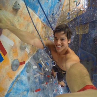 Gabriel Prado, el guapo doctor brasileño que enamora a sus fans con su atractivo