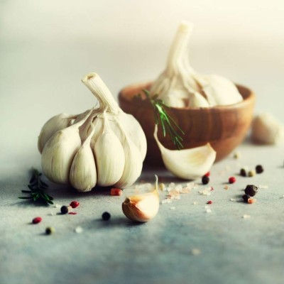 Combate, reduce y relaja: ¿cuáles son los beneficios de consumir ajo crudo?