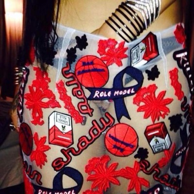 Rihanna toca sus partes íntimas y escandaliza en las redes