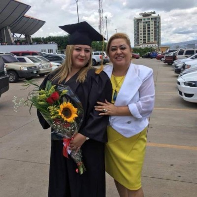 Estaba de luto y a punto de casarse: Doctora Karen Tábora, víctima de covid-19 (FOTOS)