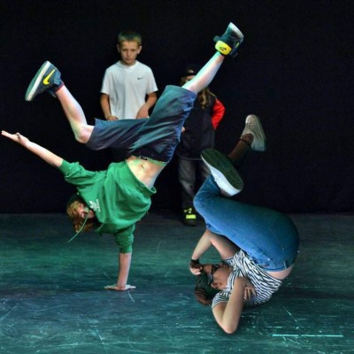 Chica se queda dormida en un sillón y los memes no se hicieron esperar