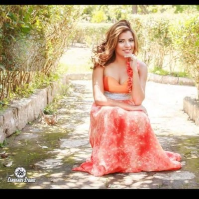 Saraí Espinal, la carismática voz en la Tarde de HRN