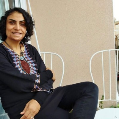 Afgana fingió ser un hombre durante 10 años para huir de los talibanes