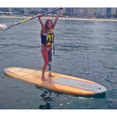 Hermosa modelo sin una pierna arrasa en las redes sociales