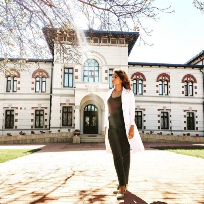 Multifacética bloguera hondureña brilla en Rumania