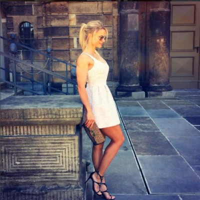 Sexy policía alemana enciende Instagram con sus fotos