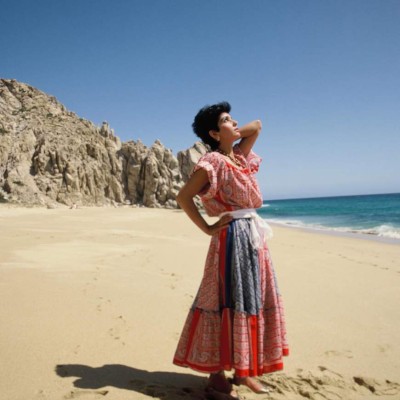 Ana Martín se convierte en 'reina de Twitter' tras publicaciones icónicas de su juventud