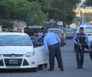 Este fue el vehículo tiroteado la tarde de este miércoles en San Pedro Sula, norte de Honduras. Dos hombres murieron acribillados.