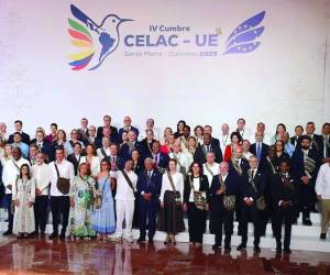 La Cumbre UE-Celac, realizada en Santa Marta, Colombia reunió a representantes de 33 países de ambas regiones para definir la estrategia de cooperación entre ambos bloques.