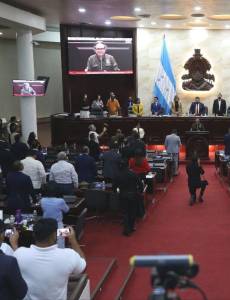 En el congreso que dirigió Luis Redondo estuvo impregnado de ambiente anárquico y de constante irrespeto a los diputados y a la Constitución de la República.