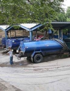 La venta de agua se ha vuelto un negocio en Tegucigalpa y Comayagüela.