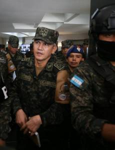 La gestión del actual jefe de las Fuerzas Armadas Roosevelt Hernández pasará a la historia como una de las repudiadas tanto dentro como fuera del ente castrense.