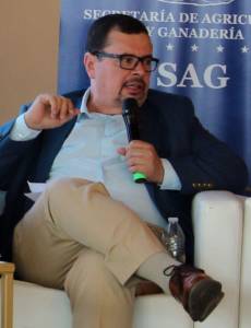 Moisés Molina, ministro de la Secretaría de Agricultura y Ganadería (SAG), dijo que no hay alimento para las vacas porque los ganaderos no se prepararon.