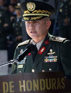 Roosevelt Hernández, deja este jueves 18 de diciembre el cargo de jefe del Estado Mayor Conjunto de las Fuerzas Armadas y posiblemente en las próximas horas sea nombrado como ministro de defensa.