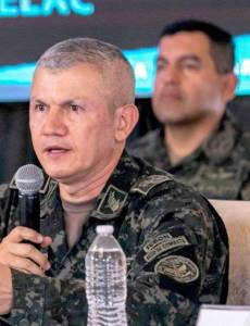 El jefe de las Fuerzas Armadas, Roosevelt Hernández, ha emprendido una ofensiva contra la prensa de Honduras.