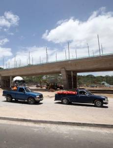 El puente Papa Francisco permanece cerrado desde enero de 2026, luego de que se detectaran fisuras en su estructura, apenas dos meses después de que un tramo fuera habilitado al tránsito.