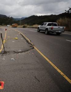 Esta es la falla que se ha formado en el Canal Seco, precisamente en el sector de Piedra Gorda, aproximadamente en el kilómetro 80, yendo de El Amatillo a Comayagua.