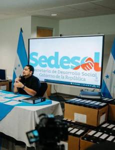 Sedesol solicitó a Finanzas millones de lempiras para financiar ayudas sociales canalizadas por diputados. En cuatro de cinco resoluciones revisadas se documentaron inconsistencias.