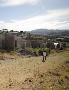 La comuna de Jorge Aldana entregó tres contratos millonarios a la empresa CIIN, a pesar de que el proyecto habitacional Villa Solidaridad no fue terminado.