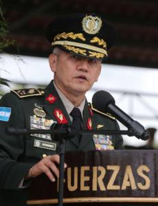El general Roosevelt Leonel Hernández, cuestionado por su liderazgo en la institución militar.