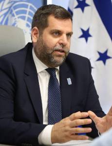 El representante residente adjunto del PNUD en Honduras, Ivan Zverzhanovski, expresó que el proyecto busca identificar a toda la población infantil de Honduras.