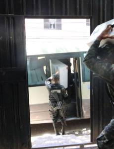 El 9 de marzo de 2025, un grupo de militares retuvieron maliciosamente las maletas electorales detinadas a varios centros de votación, y los oficiales involucrados no fueron sancionados por las autoridades de las FFAA.
