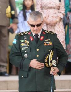 Roosevelt Hernández asumiría como ministro de Defensa durante un poco más de un mes.