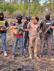 Las fuerzas del orden mantienen operativos en zonas montañosas de Yoro y Francisco Morazán, donde han detenidos a varias personas relacionadas con la estructura criminal.