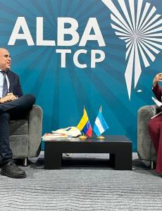 La ministra de la SAG, Laura Suazo, viajó a Venezuela la semana anterior para conocer la propuesta de AgroAlba. La funcionaria fue acompañada por otras autoridades.