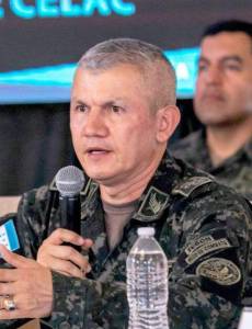 El jefe de las Fuerzas Armadas, Roosevelt Hernández, ha emprendido una ofensiva contra la prensa de Honduras.