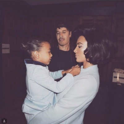 Kim Kardashian se convierte en Jackie Kennedy para una revista