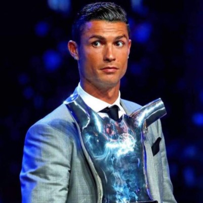 Cristiano Ronaldo presume su nuevo carro: un Ferrari F12 Tour de France