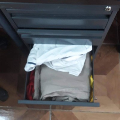 FOTOS: Los recuerdos que dejó en su escritorio el bombero hondureño Óscar Madrid