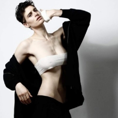 Modelo con rostro de varón impacta en las redes sociales