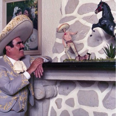 Vicente Fernández celebra su cumpleaños rodeado de amigos y familia