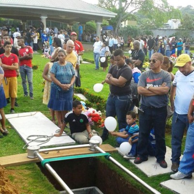 Último adiós al futbolista hondureño Arnold Peralta