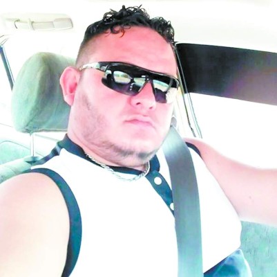 Dos hermanos mueren al chocar contra una rastra