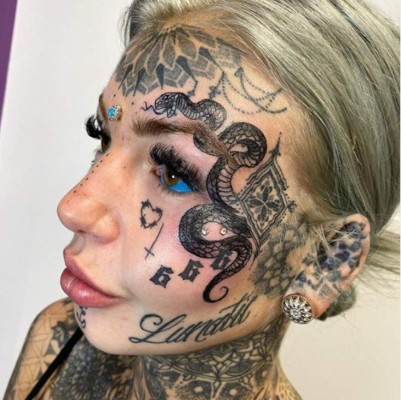 FOTOS: La influencer que quedó ciega temporalmente por tatuarse los ojos