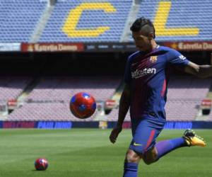 Paulinho fue presentado el jueves como nuevo jugador del Barcelona. Foto: Agencia AFP.