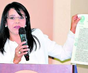 Cristina Díaz habló en conferencia de prensa para defender su inocencia y decir que no es dueña de ninguna empresa estafadora.