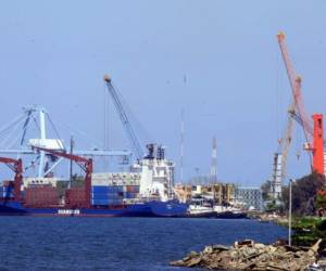 Los servicios aduaneros y portuarios de Cortés han sido objeto de fuertes críticas en los últimos días por la aglomeración de contenedores con mercaderías. /Foto El Heraldo Honduras/