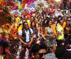 En el mejor estilo del cine indio, la película llega a un final feliz, con una moraleja y una escena multitudinaria de baile y música (Foto: AFP/ El Heraldo Honduras/ Noticias de Honduras)