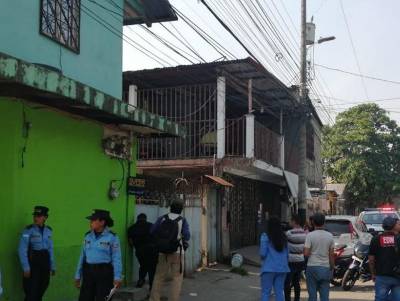 Los criminales aprovecharon el momento en que el hombre estaba de espaldas queriendo ingresar a su casa.