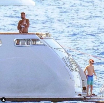 Ricky Martin disfruta junto a sus hijos y esposo en playas del Caribe